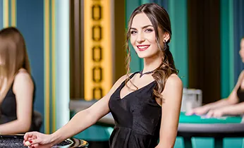 Biểu tượng bảo mật dữ liệu với khóa và khiên